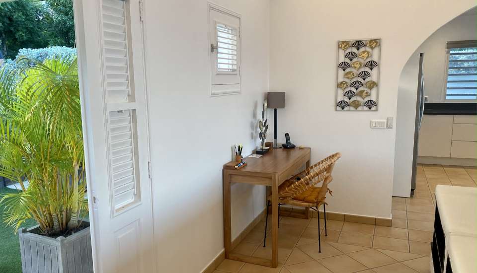 villa-aja-desk-1