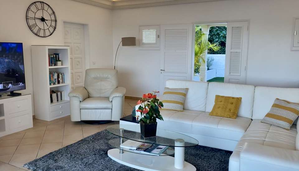 villa-aja-living-room-3