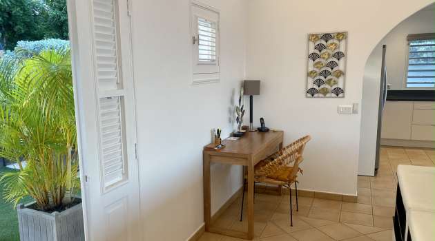 villa-aja-desk-1