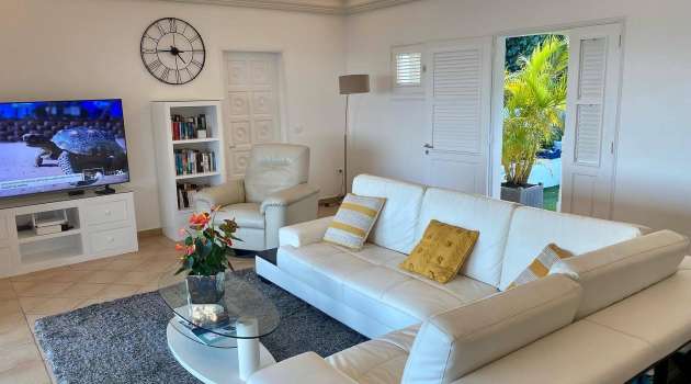 villa-aja-living-room-2