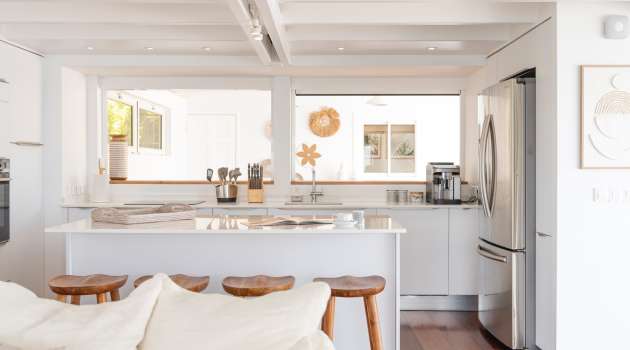 villa-gaillac-livingroom-kitchen-03