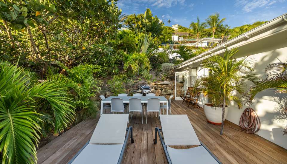 VillaMirandeDinningDeck-Aout2025-KenzoKhanstbarth