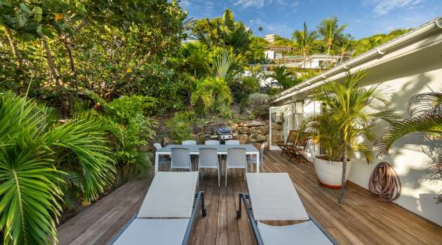 VillaMirandeDinningDeck-Aout2025-KenzoKhanstbarth