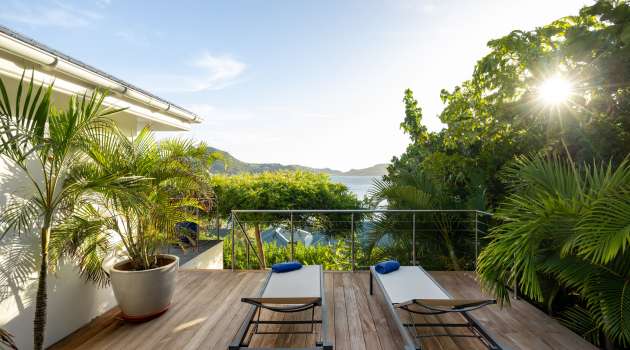 VillaMirandeDinningDeck-Aout2025-KenzoKhanstbarth