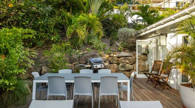 VillaMirandeDinningDeck-Aout2025-KenzoKhanstbarth