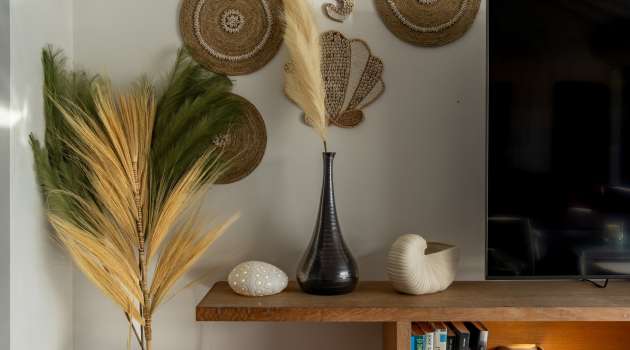 VillaMirandeLivingRoomCuisinePoolDeck-Aout2025-KenzoKhanstbarth